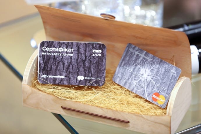 екологічно чиста платіжна картка