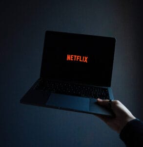 Фінграмотність, афери, історії успіху: кращі документалки про гроші на Netflix