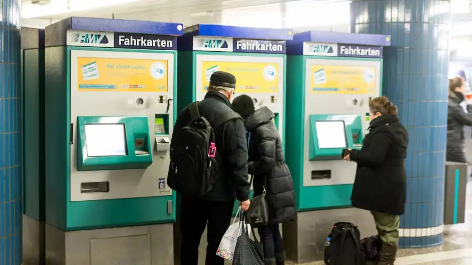 Аеропорт Франкфурт-на-Майні: квитковий автомат RMV