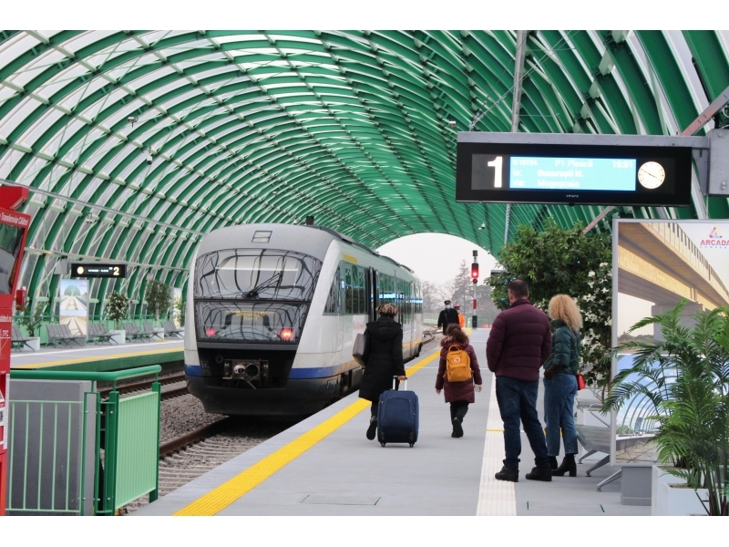 Аеропорт Бухарест. Потяги CFR між аеропортом та залізничним вокзалом  