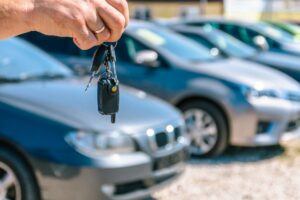 “Не спіши, притормажуй чуть-чуть”: як обрати автошколу, де навчать якісно і без хабарів