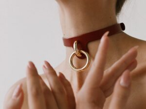 Українські бренди шкіряних аксесуарів: від чуттєвого БДСМ до практичних образів