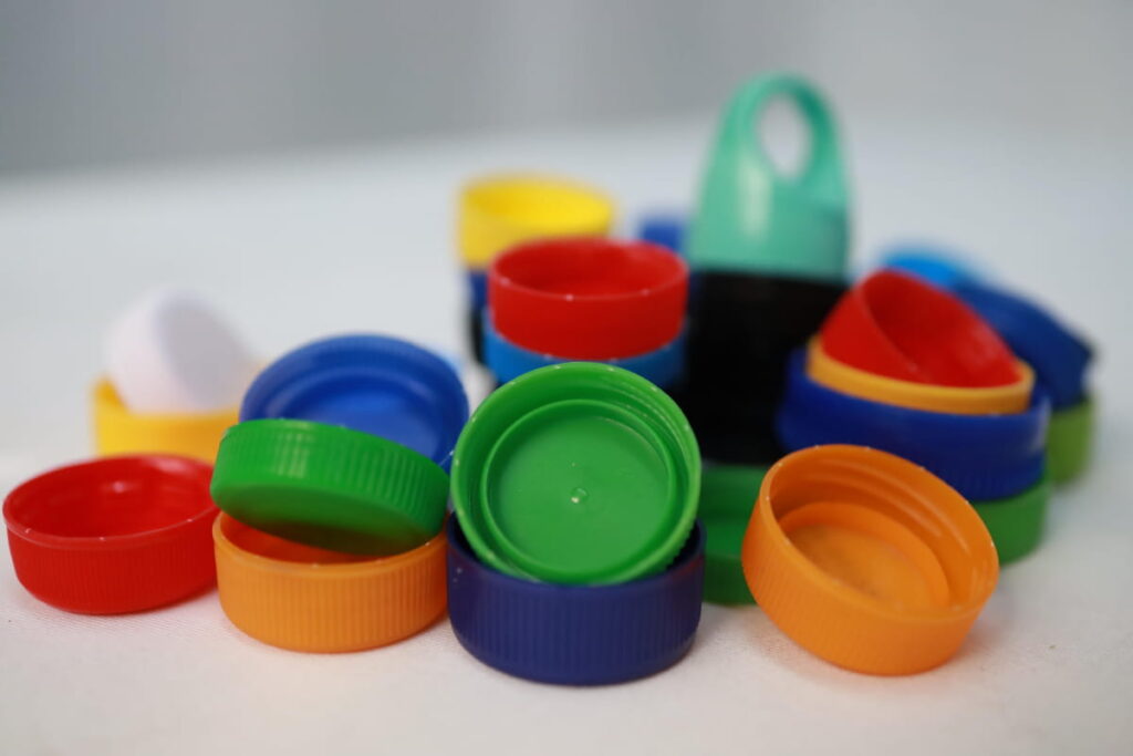 Plastykovi kryshky Віддай пластикові кришки та допоможи купити дрон: ініціатива від ПриватБанку