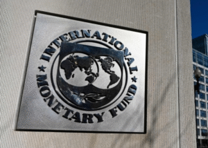 МВФ оновив негативний прогноз для України і більше очікує його, ніж базового