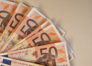 Голова Євробанку бачить перспективу домінування євро у світі