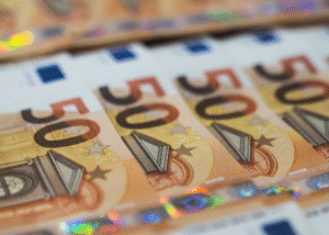 Навіть при вступі в ЄС доцільність переходу України на євро будуть вивчати ще 10-15 років