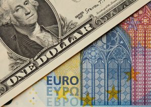 Які курсові перспективи долара і євро: розбираємо дослідження фінансової групи BBVA