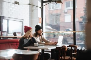 “Тільки не зумери”: що робити з поколінням Z на роботі? Розпитали HR і психотерапевтку