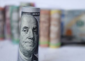 ICU покращила свій курсовий прогноз на кінець року до 42,6 грн/$