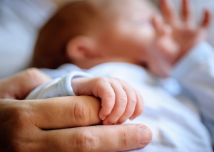 Парламент у першому читанні підтримав збільшення виплати при народженні дитини