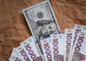 В Райффайзен не бачать ризику помітної девальвації найближчого місяця