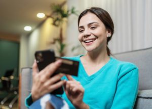 Хто і коли має сплачувати податки з карткових переказів? Розбір