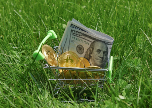 Трамп відкрив пенсійним фондам США інвестиції в криптовалюти 