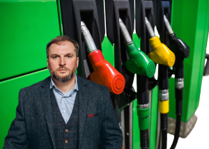 Чому обстріли нафтобаз не піднімуть ціни на пальне – пояснення експерта