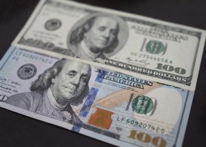 “Старі долари не беру!”. Чи можуть відмовляти в прийманні старих банкнот і які тут правила