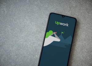 Upwork знову блокує акаунти українських фрилансерів