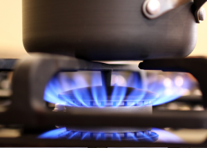 Прифронтові громади не відключатимуть від світла і газу у разі боргів