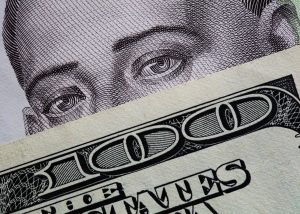 В бюджет на 2026 рік заклали курс 45,7 грн/$. Чи збувалися прогнози у попередні роки?