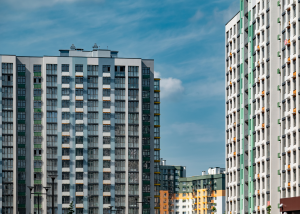 Як сезонність і регіон впливають на ціни нерухомості