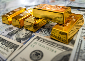 На тлі тиску на ФРС та слабкого долара золото стало рекордно дорогим
