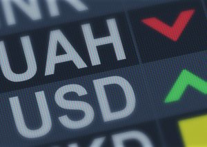 МВФ знову наполягає на послабленні гривні. Торік аргументи проти спрацювали