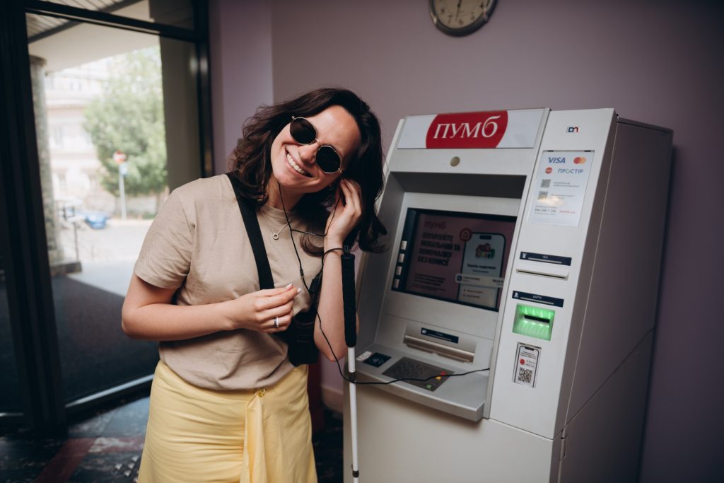 PUMB inkliuzyvnist foto 1 ПУМБ завершив облаштування безбар'єрності для всіх своїх відділень