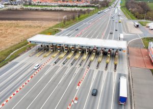 На нових платних трасах можуть залишити безоплатний проїзд для пасажирського транспорту