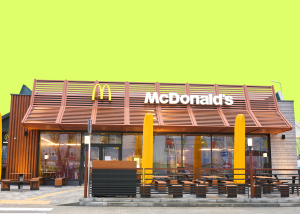 McDonald’s поки не змінює правила роботи під час тривог через нові рівні загрози